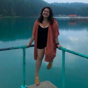 Meet your Posher, Carolina